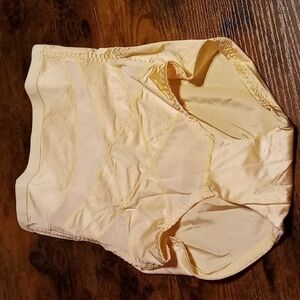 NWOT Multiple Sizes High Waist Beige Shaper/smoother Vents Wick Away Moisture